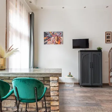 Apartment Fr34b Brenda Designer