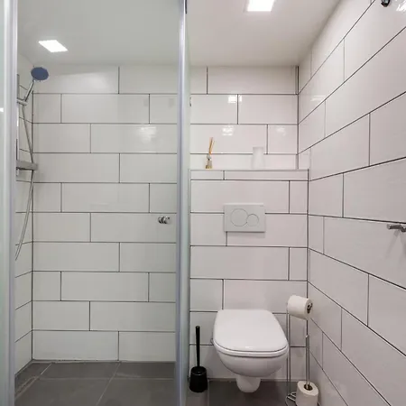 Fr34b Brenda Designer Apartment